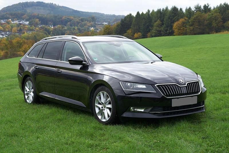 Schwarz Gebraucht 2016 Skoda Superb Style Kombi | 16.400 € (Fairer Preis) - Bild 1/4
