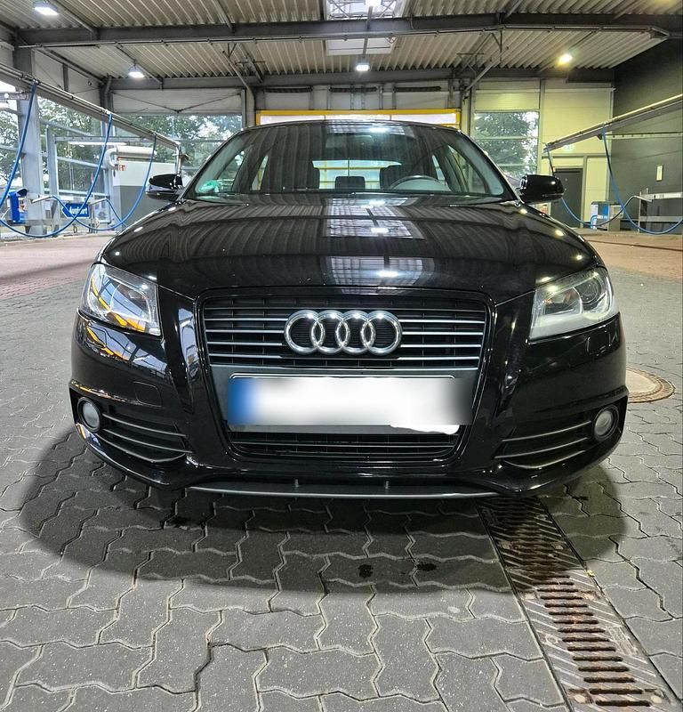 Schwarz Gebraucht 2012 Audi A3 Ambition Limousine | 6.800 € (Guter Preis) - Bild 1/4