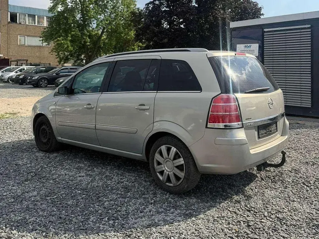 Gebraucht Opel Zafira Edition 105 PS (77 kW) 2006 Pannacotta m2 Van / Kleinbus