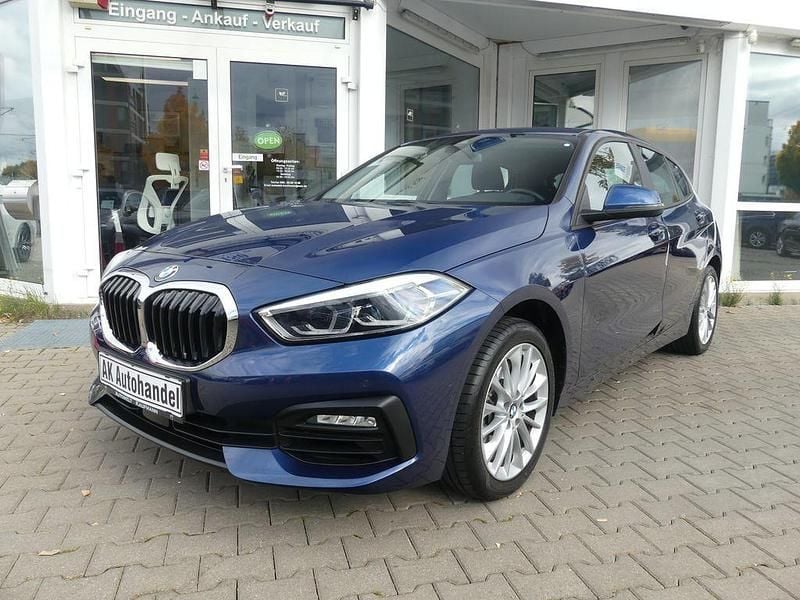 Blau Gebraucht 2021 BMW 120 Advantage Kleinwagen | 22.990 € (Guter Preis) - Bild 1/4