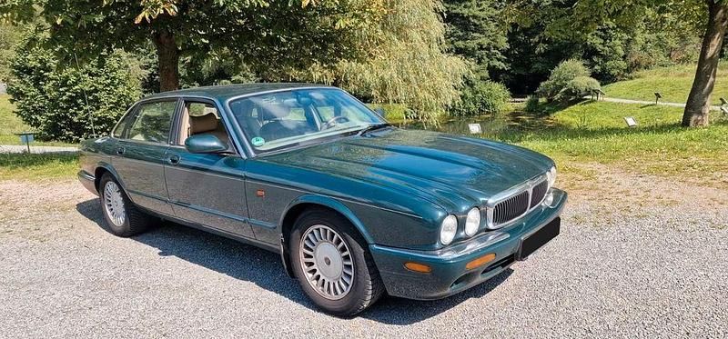 Grün Gebraucht 1998 Jaguar XJ8 Limousine | 4.900 € (Fairer Preis) - Bild 1/4