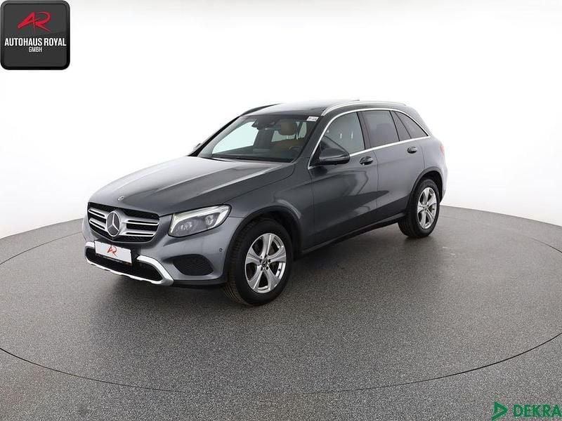 Selenitgrau Gebraucht 2019 Mercedes GLC300 Exclusive SUV | 32.880 € (Superpreis) - Bild 1/4
