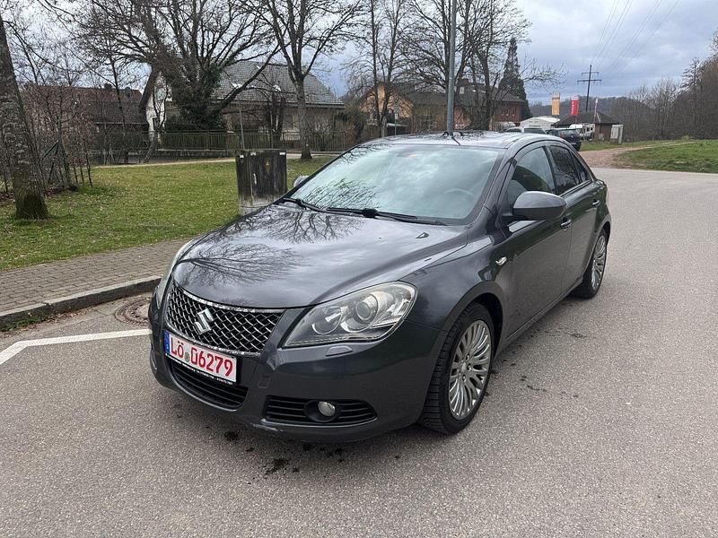 Gebraucht Suzuki Kizashi Sport 178 PS (130 kW) 2010 Grau Limousine