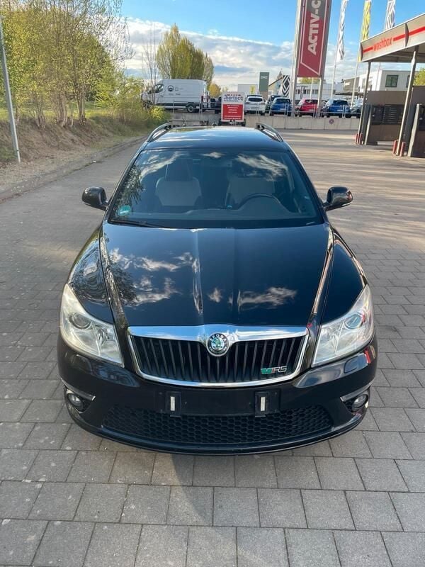 Schwarz Gebraucht 2011 Skoda Octavia RS Kombi | 6.990 € (Guter Preis) - Bild 1/4