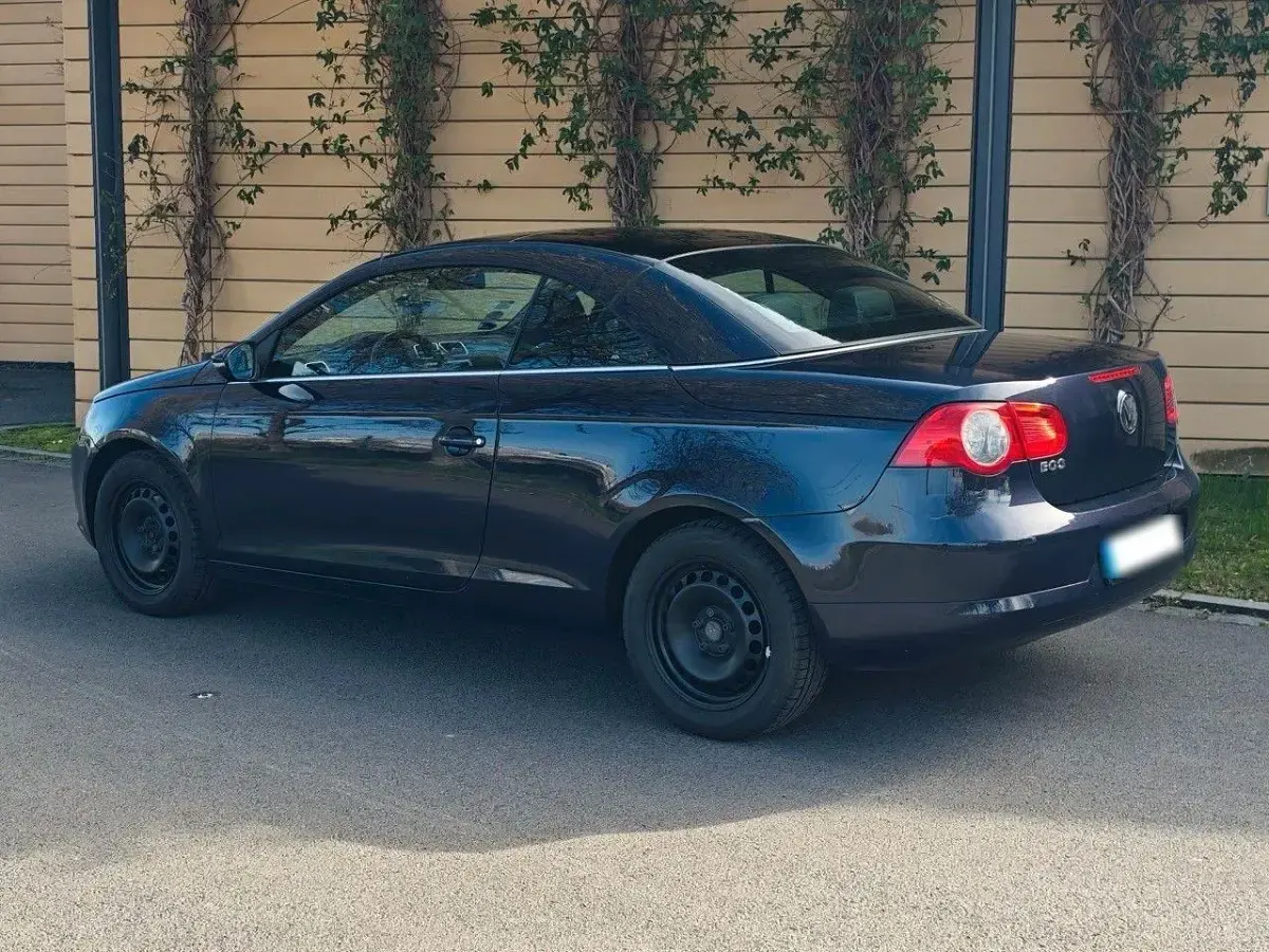 Second-hand VW Eos 122 CP (89 kW) 2010 Albastru Cabrio