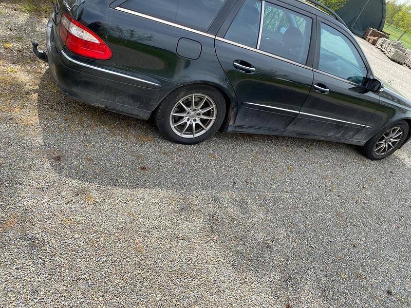 Gebraucht Mercedes E270 177 PS (130 kW) 2003 Schwarz Kombi