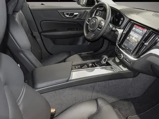 Gebraucht Volvo V60 Plus 197 PS (144 kW) 2026 Manufacturer Kombi
