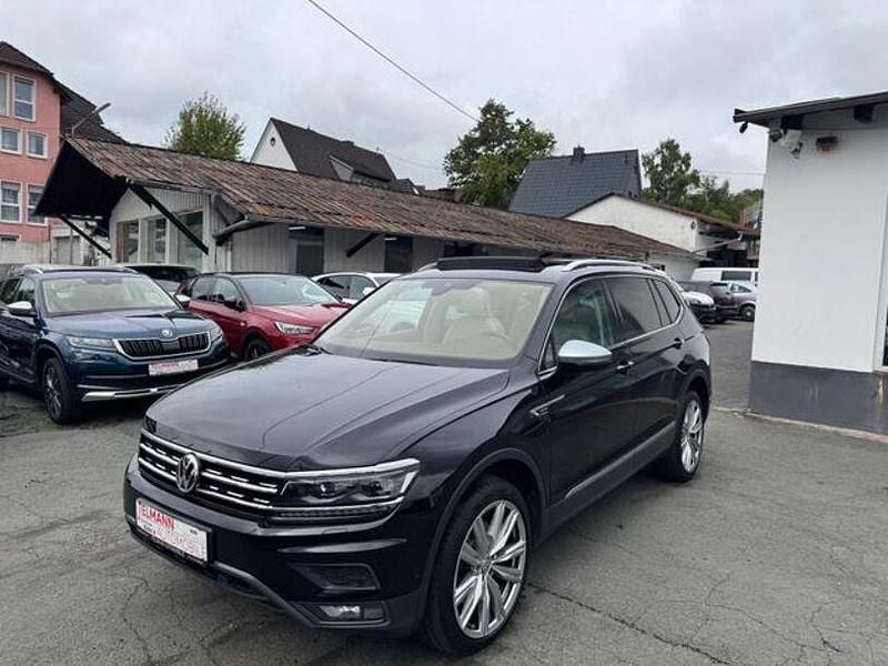 Schwarz Gebraucht 2018 VW Tiguan Allspace Highline SUV | 24.790 € (Guter Preis) - Bild 1/4