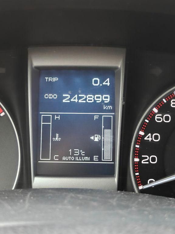 Gebraucht Isuzu Pick up 163 PS (119 kW) 2013 Weiß Pickup