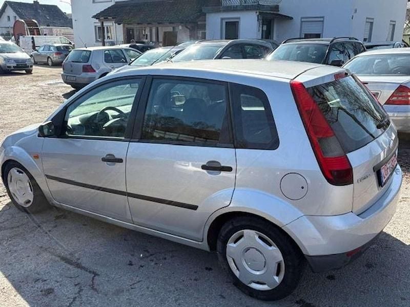 Gebraucht Ford Fiesta Ambiente 60 PS (44 kW) 2004 Grau metalic Kleinwagen