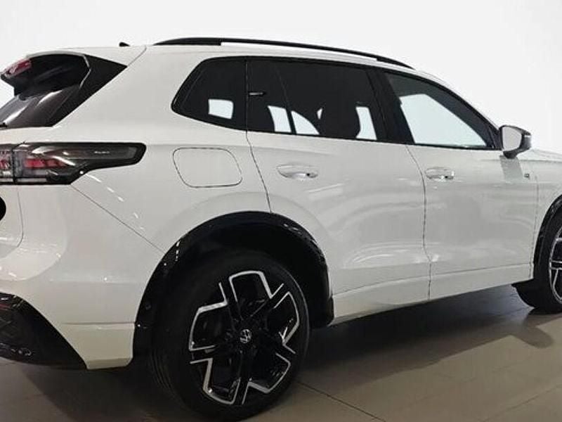 Gebraucht VW Tiguan R-line 193 PS (141 kW) 2025 Pure white SUV