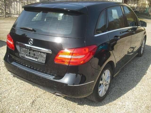 Gebraucht Mercedes B200 136 PS (100 kW) 2014 Kosmosschwarz  metalliclack Kleinwagen