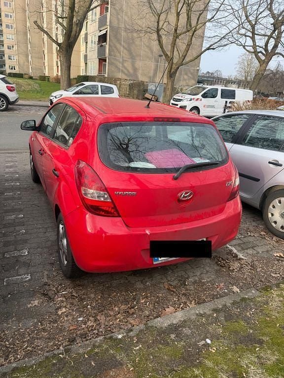 Gebraucht Hyundai i20 Classic 77 PS (56 kW) 2011 Rot Kleinwagen