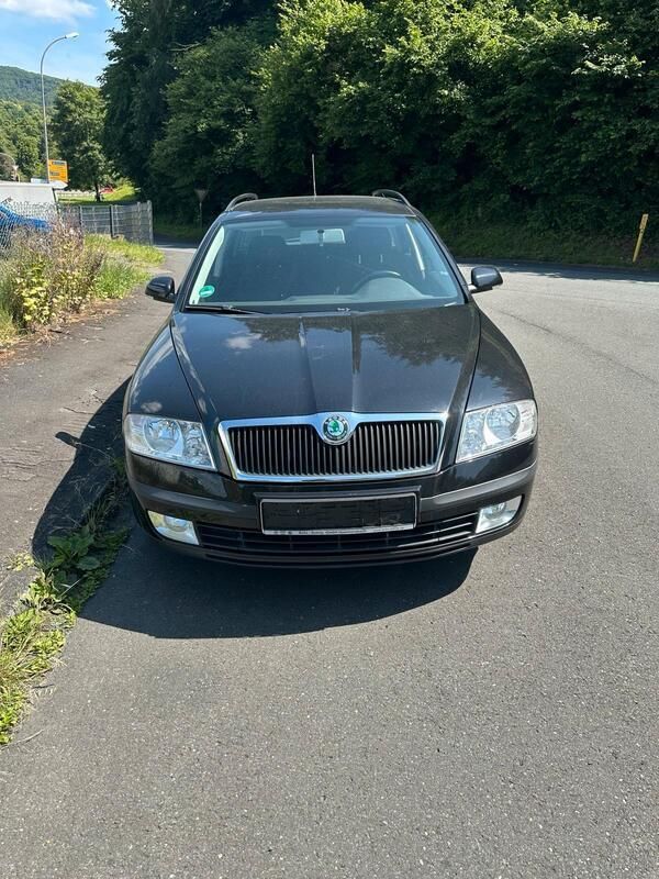 Schwarz Gebraucht 2009 Skoda Octavia Kombi | 3.249 € (Fairer Preis) - Bild 1/4