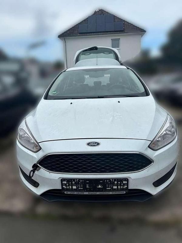 Gebraucht Ford Focus Ambiente 101 PS (74 kW) 2016 Weiß Kleinwagen