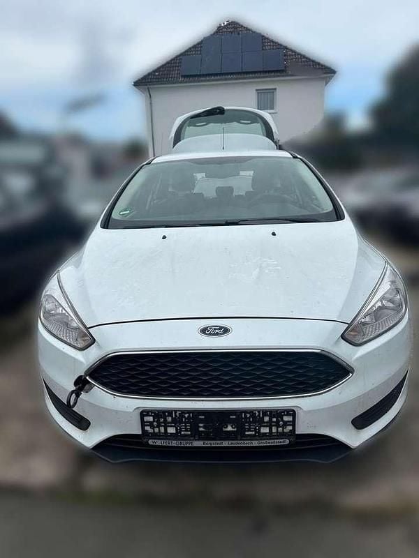 Weiß Gebraucht 2016 Ford Focus Ambiente Kleinwagen | 1.850 € (Superpreis) - Bild 1/4