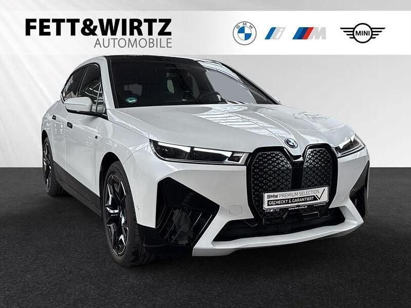 Mineralweiss metallic Gebraucht 2023 BMW iX Sport Line SUV | 69.899 € (Superpreis) - Bild 1/2