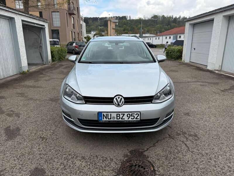 Silber Gebraucht 2015 VW Golf VII Comfortline Kombi | 9.900 € (Fairer Preis) - Bild 1/4