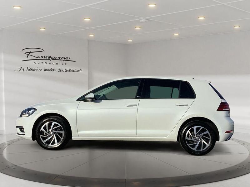 Gebraucht VW Golf VII Sound 150 PS (110 kW) 2018 Weiß (oryxwhite perlmutteffekt) Limousine