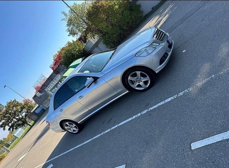 Silber Gebraucht 2010 Mercedes E220 Limousine | 6.700 € (Guter Preis) - Bild 1/4