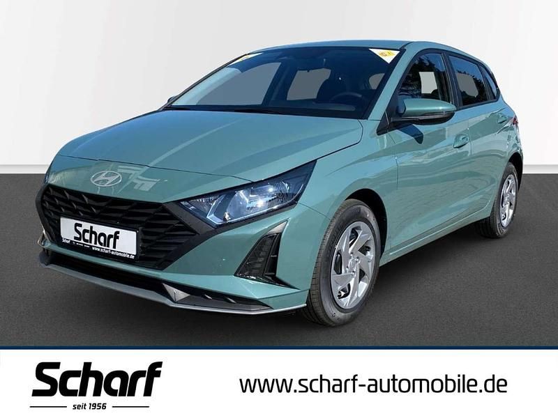 Gruen Gebraucht 2025 Hyundai i20 Select Kleinwagen | 15.790 € (Fairer Preis) - Bild 1/3