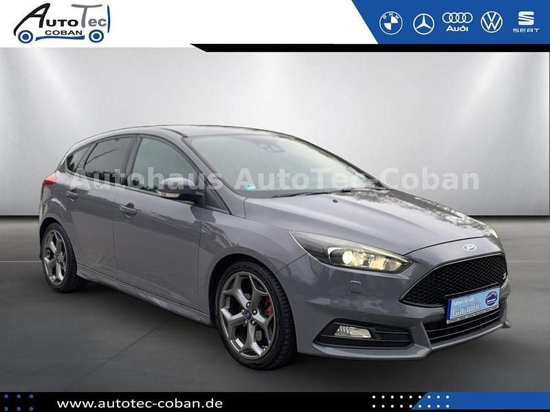 Grau Gebraucht 2015 Ford Focus ST Limousine | 12.990 € (Etwas zu teuer) - Bild 1/4