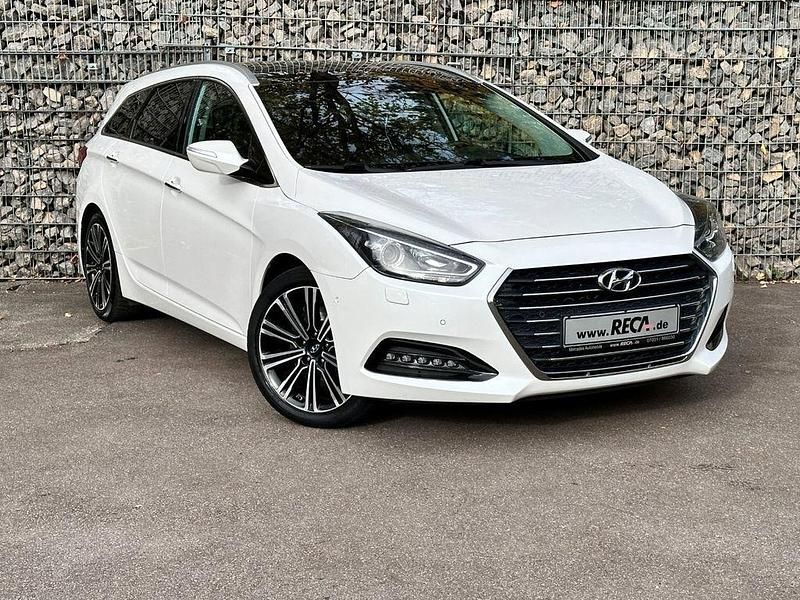 Weiß Gebraucht 2015 Hyundai i40 Premium Kombi | 9.650 € (Fairer Preis) - Bild 1/4