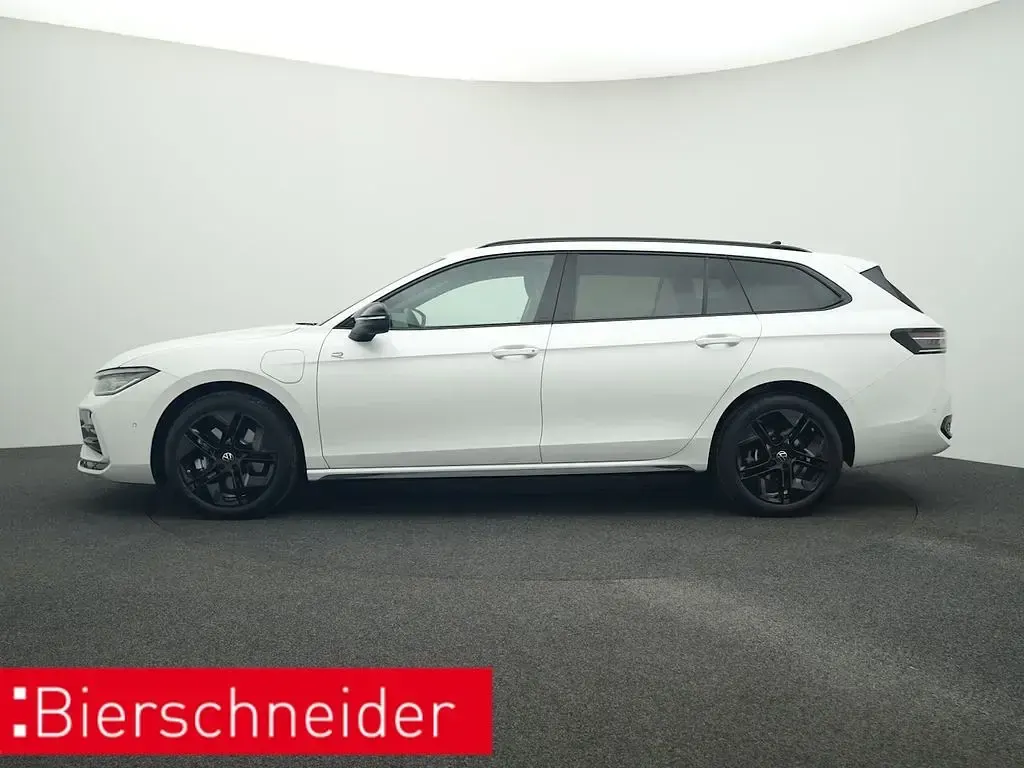 Używany VW Passat Style 272 KM (200 kW) 2025 Biały Kombi