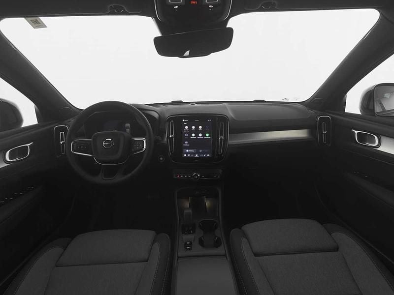 Gebraucht Volvo XC40 Core 163 PS (119 kW) 2025 Schwarz onyx black / metallic SUV