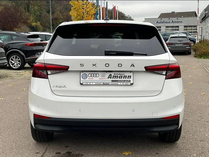 Gebraucht Skoda Fabia Selection 116 PS (85 kW) 2024 Weiß Limousine