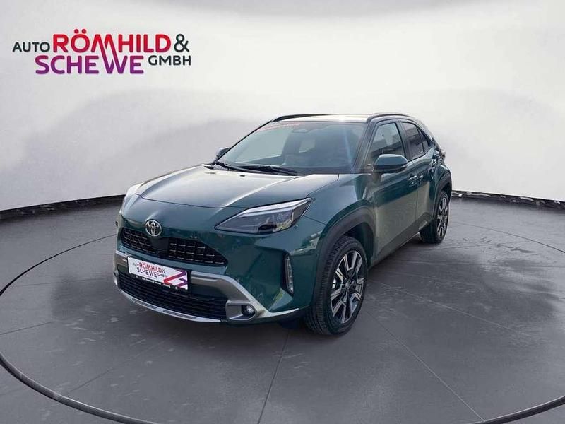 Everrest green metallic, dach Neu 2025 Toyota Yaris Hybrid Plus SUV | 33.950 € (Etwas zu teuer) - Bild 1/4