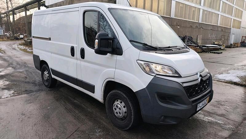 Weiß Gebraucht 2017 Citroën Jumper Van / Kleinbus | 6.900 € (Superpreis) - Bild 1/4