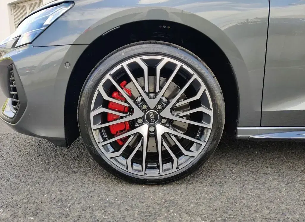 Gebraucht Audi S3 Sport 333 PS (244 kW) 2024 Grau Limousine