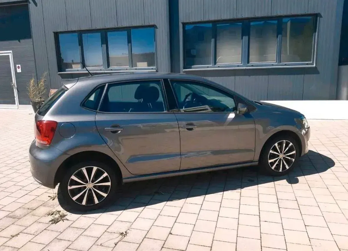 Gebraucht VW Polo 90 PS (66 kW) 2013 Grau Kleinwagen