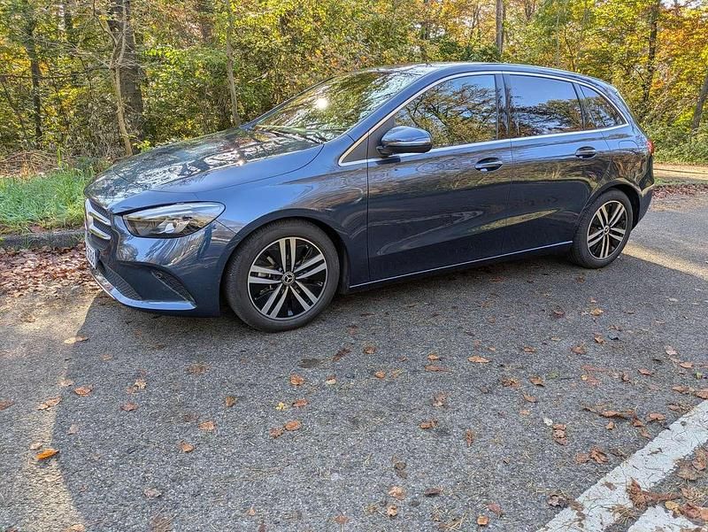 Gebraucht Mercedes B200 Progressive 150 PS (110 kW) 2021 Blau Van / Kleinbus