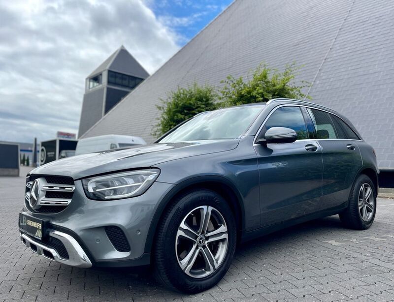 Grau Gebraucht 2020 Mercedes GLC220 SUV | 26.650 € (Guter Preis) - Bild 1/4