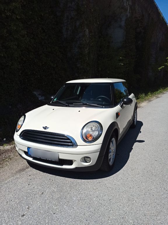 Weiß Gebraucht 2009 Mini ONE Kleinwagen | 2.600 € (Guter Preis) - Bild 1/4