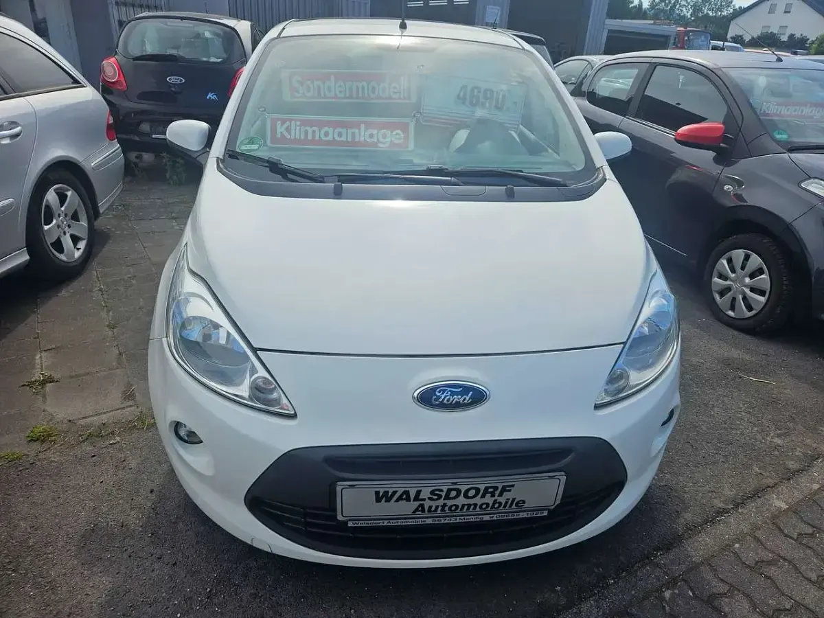 Gebraucht Ford Ka Titanium 69 PS (50 kW) 2014 Crystalweiß Kleinwagen