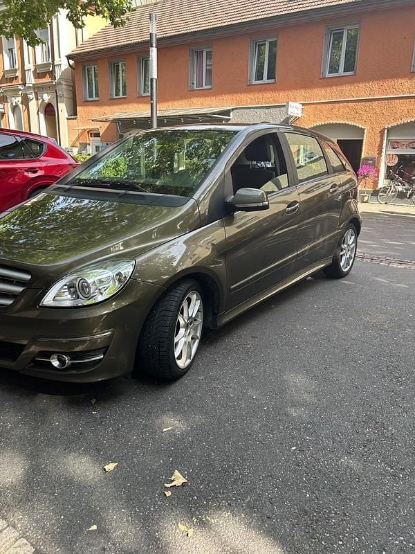 Gebraucht Mercedes B200 140 PS (102 kW) 2010 Van / Kleinbus