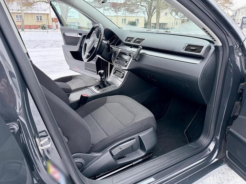 Gebraucht VW Passat 160 PS (117 kW) 2011 Grau Kombi