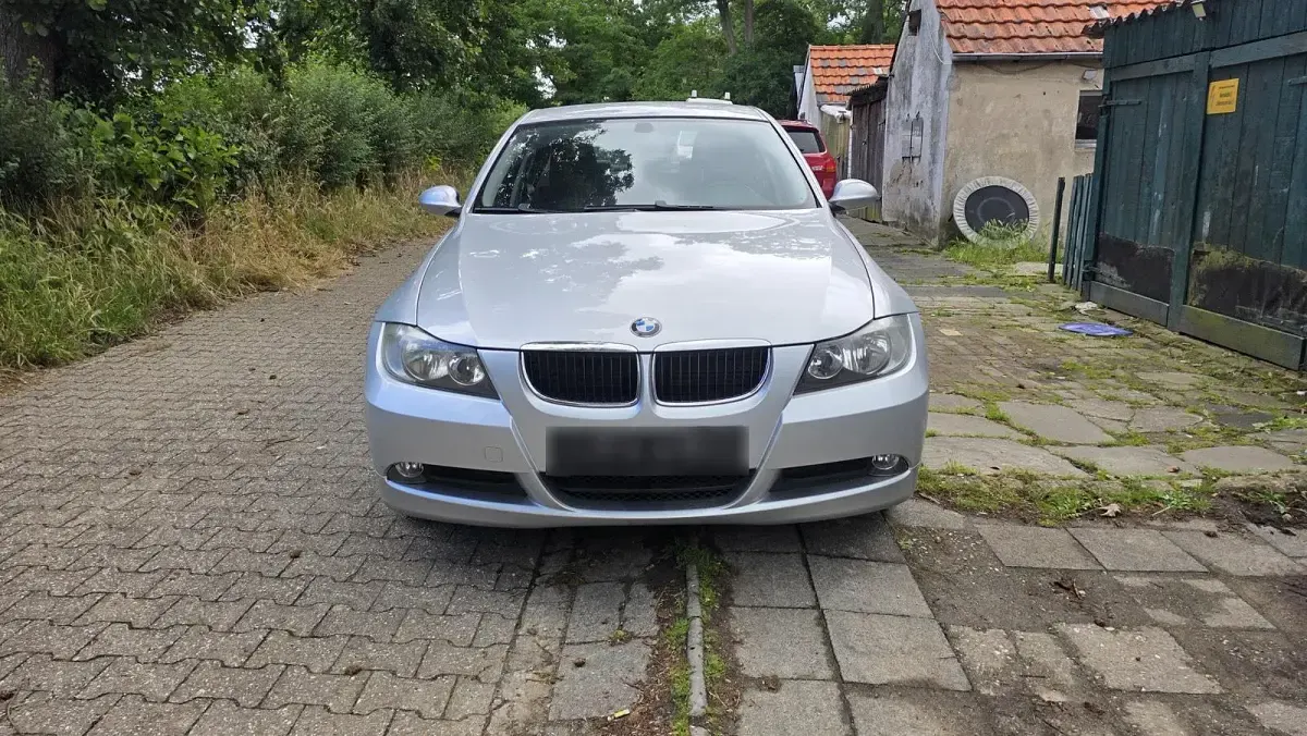 Gebraucht BMW 318 143 PS (105 kW) 2008 Grau Limousine