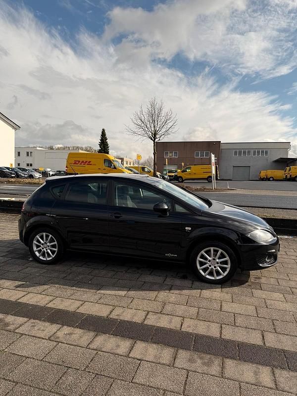 Usado Seat Leon 125 CV (91 kW) 2012 Negro Utilitario