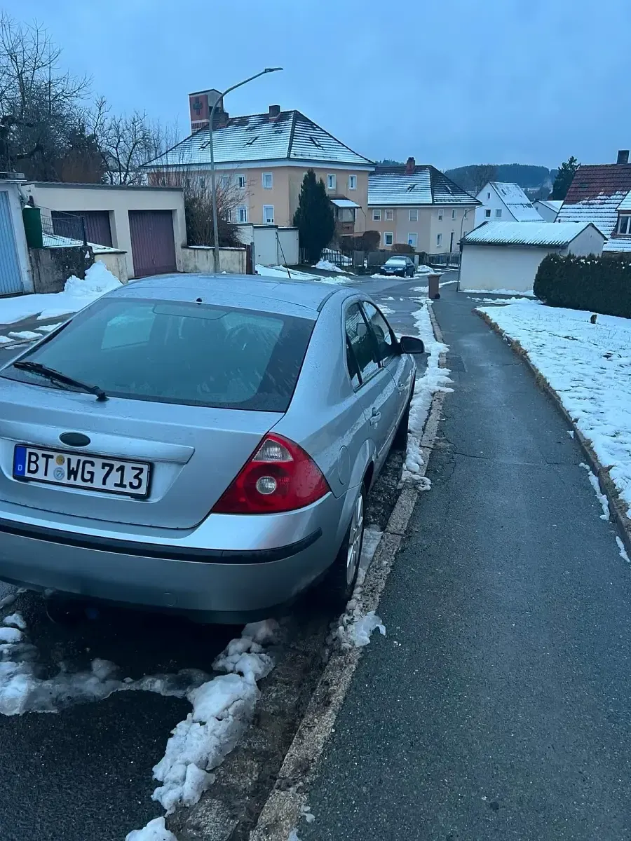 Gebraucht Ford Mondeo 125 PS (91 kW) 2002 Silber Limousine