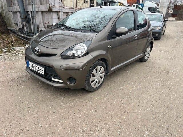 Gebraucht Toyota Aygo 68 PS (50 kW) 2012 Beige Kleinwagen