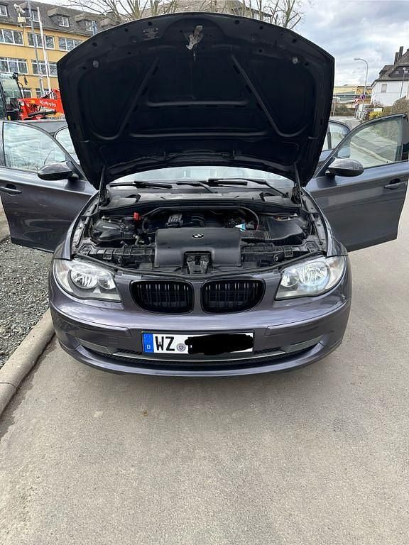 Grau Gebraucht 2007 BMW 118 Kleinwagen | 4.200 € (Fairer Preis) - Bild 1/4