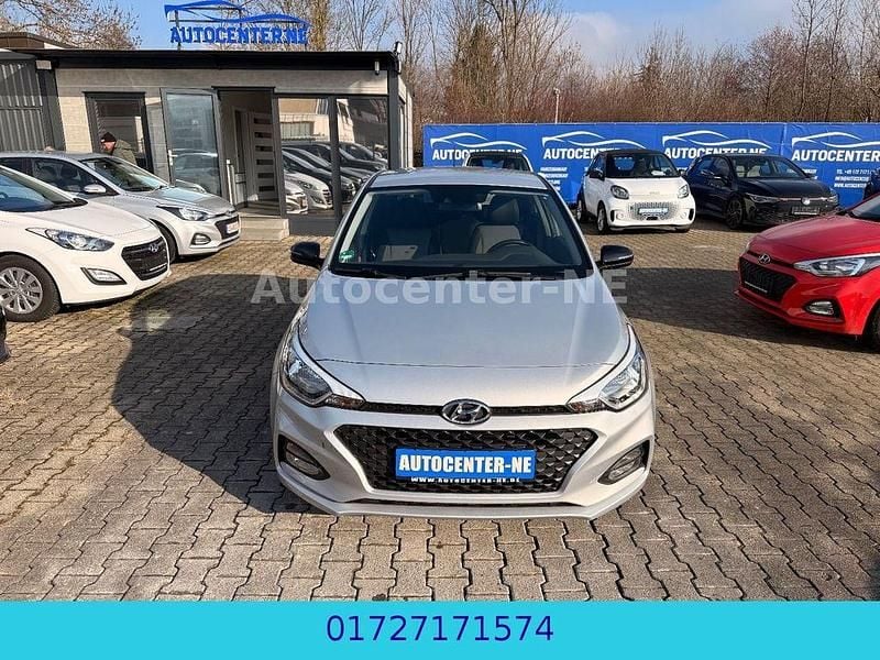Silber Gebraucht 2019 Hyundai i20 Limousine | 8.950 € (Superpreis) - Bild 1/4