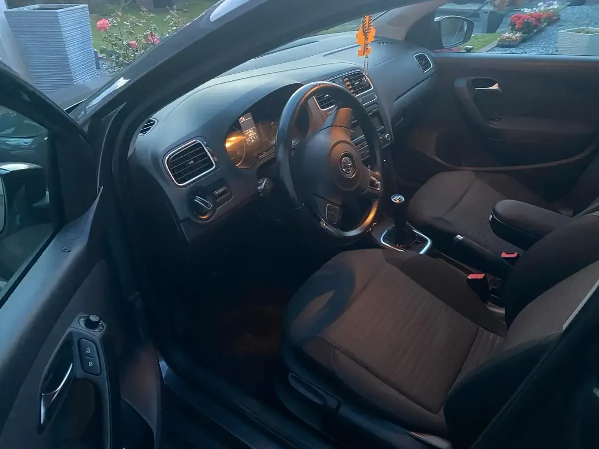 Gebraucht VW Polo 75 PS (55 kW) 2011 Grau Kleinwagen