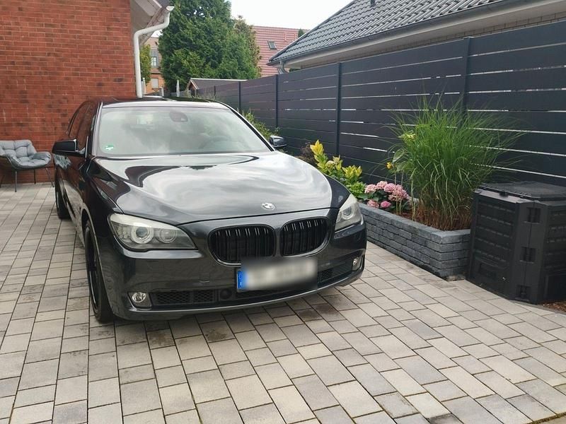 Gebraucht BMW 740L 326 PS (239 kW) 2009 Grau Limousine