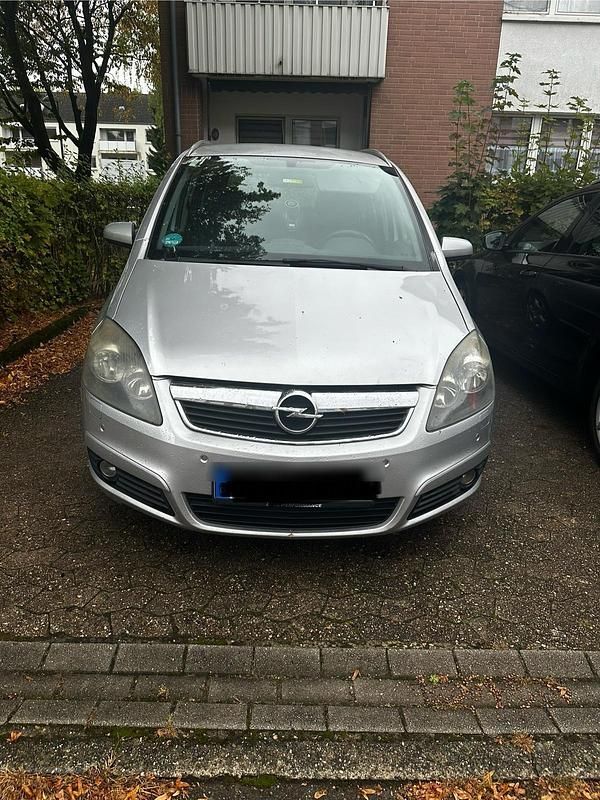 Grau Gebraucht 2007 Opel Zafira Van / Kleinbus | 3.100 € (Teuer) - Bild 1/4