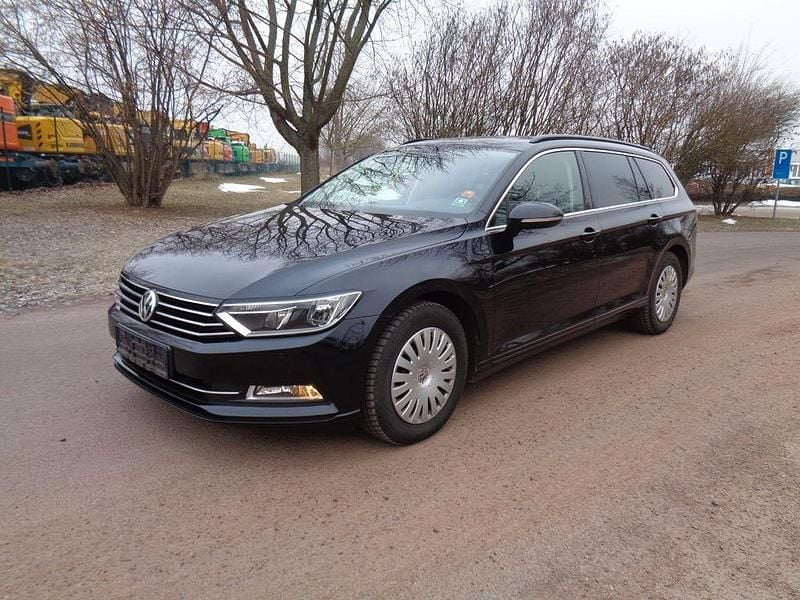 Schwarz Gebraucht 2017 VW Passat Comfortline Kombi | 9.750 € (Guter Preis) - Bild 1/4